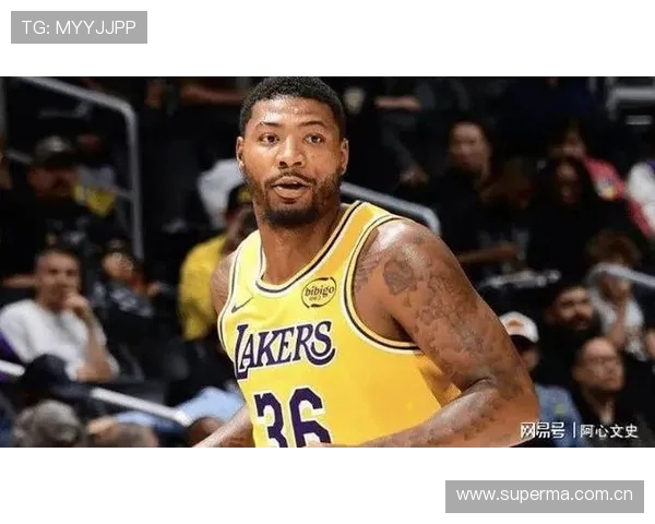 以斯马特命中第4记三分湖人领先最大分差达到7分 以斯马特命中第4记三分湖人领先最大分差达到7分