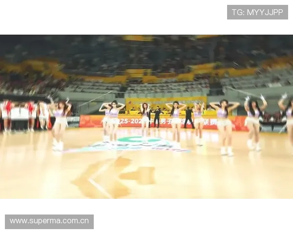 吉林男篮啦啦队社媒热舞出圈,东北虎舞步点燃赛场激情体育魅力十足 吉林男篮啦啦队社媒热舞出圈,东北虎舞步点燃赛场激情体育魅力十足